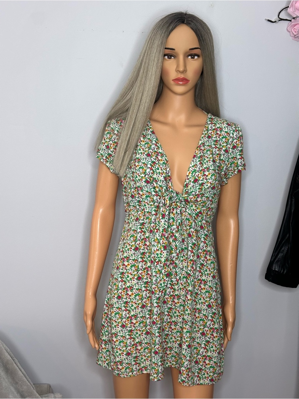 Olivaceous Green Floral Tie-Front V-Neck Mini Dress Sz M